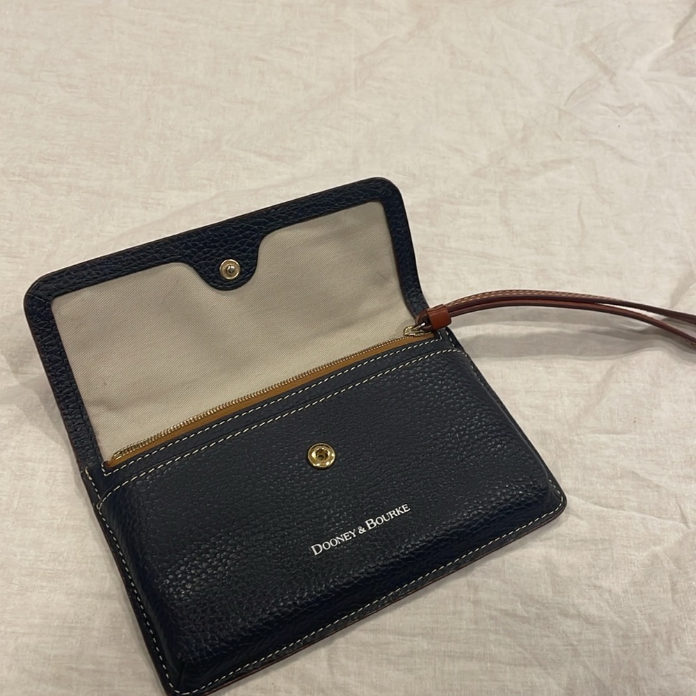 Dooney & Bourke NFL Patriots Milly Pebble Navy Blue Leather Wristlet Wallet - Picture 7 of 8